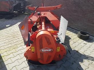 skadebil machine Kuhn  BPR 305 