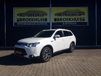 krockskadad bil auto Mitsubishi Outlander 2.0 PHEV Executive Edition X-Line 2014/12