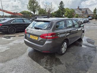 uszkodzony samochody osobowe Peugeot 308 1.2 12V e-THP PureTech 110 2016/6