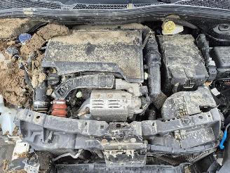 Peugeot 2008 1.2 12V picture 10