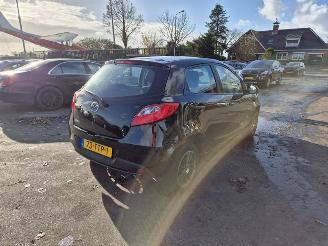 krockskadad bil auto Mazda 2 1..3 16v 2012/4