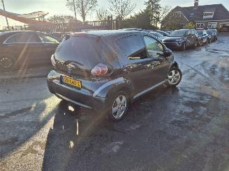 uszkodzony samochody osobowe Toyota Aygo 1.0 12v 2010/4