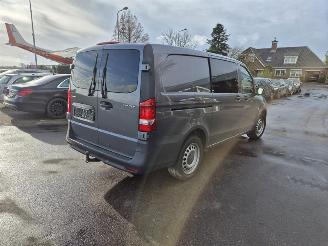 krockskadad bil bedrijf Mercedes Vito 119 CDi dubbelcabine 2022/5