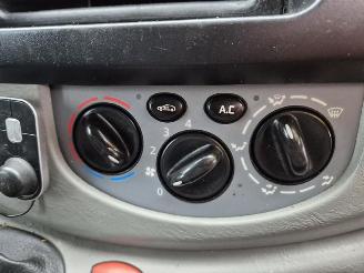 Renault Trafic 2.5 dCi picture 12