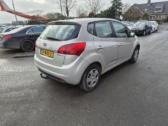 uszkodzony samochody osobowe Kia Venga 1.4 CVVT 2011/1