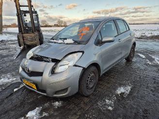 Toyota Yaris 1.3 picture 3