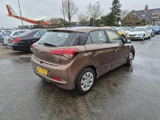 Schadeauto Hyundai I-20 1.2 i 2015/6