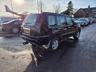 krockskadad bil auto Nissan X-Trail 2.2 dCi 2005/9