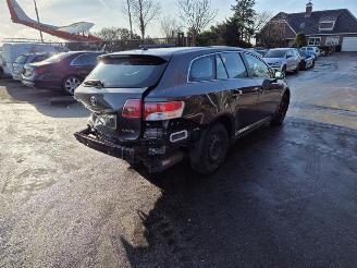 damaged passenger cars Toyota Avensis Wagon 1.6 16v 2012/5
