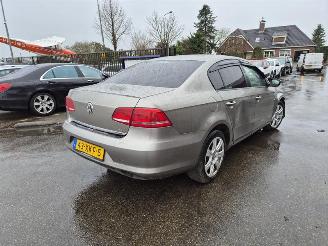 uszkodzony samochody osobowe Volkswagen Passat 1.6 TDi 2012/6