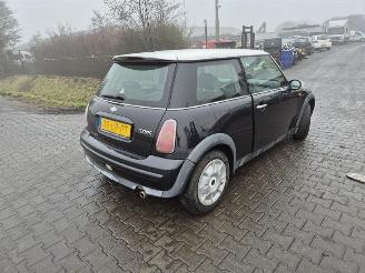 Salvage car Mini One 1.6 16v 2003/4