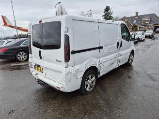 krockskadad bil bedrijf Renault Trafic 1.9 dCi 2006/8