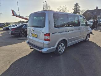 krockskadad bil auto Volkswagen Multivan 2.5 TDi 2006/12