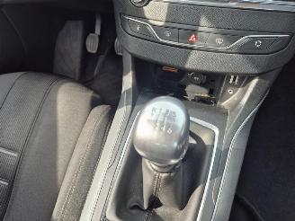 Peugeot 308 1.2 12v THP picture 12