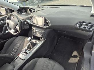 Peugeot 308 1.2 12v THP picture 10