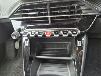 Peugeot 208 1.2 PureTech picture 8