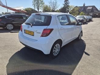 damaged passenger cars Toyota Yaris 1.33 2016/9