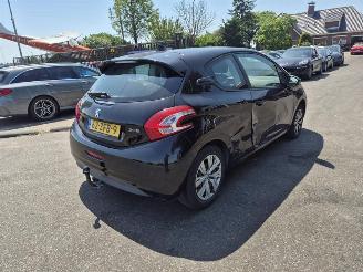 skadebil auto Peugeot 208 1.2 Vti 2012/10