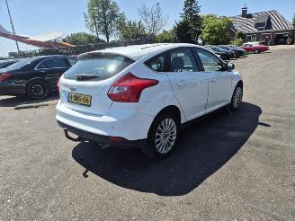 Schadeauto Ford Focus 1.6 EcoBoost 2011/7