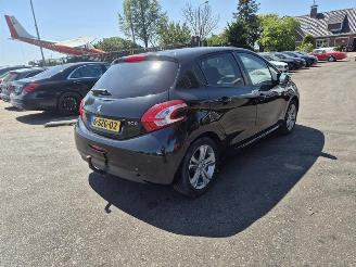 Unfallwagen Peugeot 208 1.2 Vti 2014/1