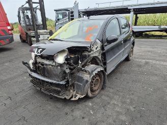 Peugeot 107 1.0 picture 3
