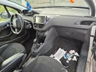 Peugeot 208 1.2 Vti picture 5