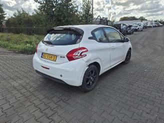 Vrakbiler auto Peugeot 208 1.2 Vti 2012/8