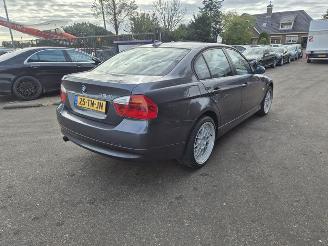 Coche siniestrado BMW 3-serie 320i 2006/11