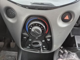 Peugeot 108 1.0 12v picture 6