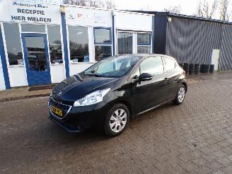 damaged passenger cars Peugeot 208 1.0VTI 16v 2014/7