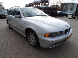 BMW 5-serie Touring 520i Lifestyle Edition picture 2