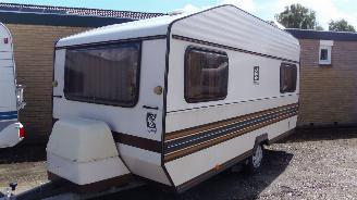 Vaurioauto  caravans Knaus  Sudwind 425 1983/1