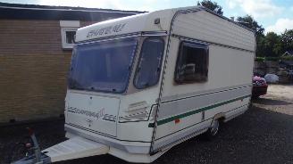 krockskadad bil caravan Chateau  Cantara 380 1995/3