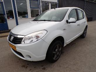 damaged passenger cars Dacia Sandero Laurtate 1.2-16v 2011/10