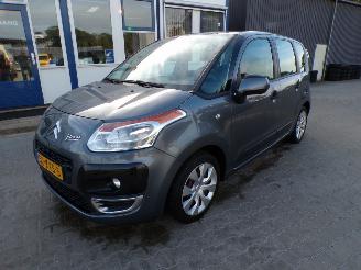 uszkodzony samochody osobowe Citroën C3 picasso 1.4 VTi Aura 2010/2
