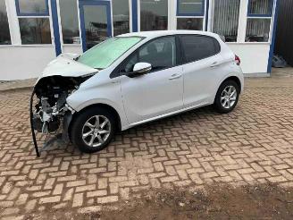 Uttjänta bilar auto Peugeot 208 208 I (CA/CC/CK/CL), Hatchback, 2012 / 2019 1.2 Vti 12V PureTech 82 2015/10