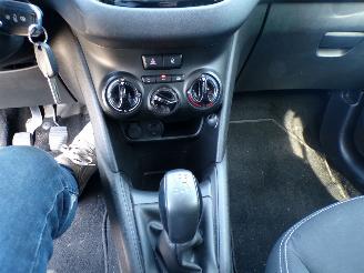 Peugeot 208  picture 7