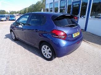 Peugeot 208  picture 4