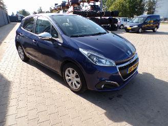 Peugeot 208  picture 2