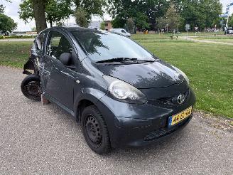 krockskadad bil auto Toyota Aygo 50 kW (68 PK)  998 cc. 2008/3