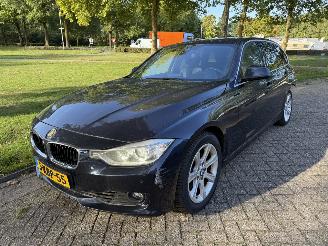krockskadad bil auto BMW 3-serie  2013/1