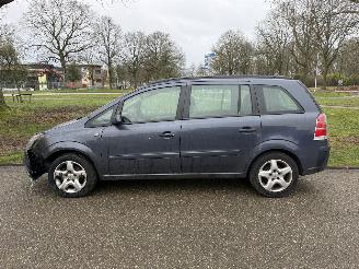 Opel Zafira  picture 2