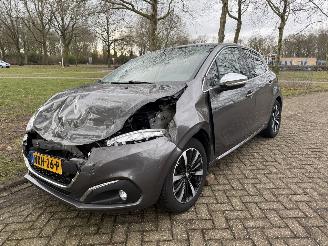 Schadeauto Peugeot 208  2019/1