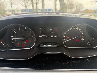 Peugeot 208  picture 15