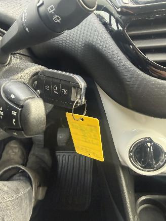 Peugeot 208  picture 17