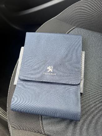 Peugeot 208  picture 18