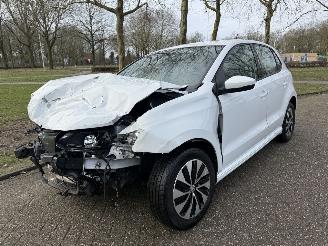 krockskadad bil auto Volkswagen Polo  2017/1