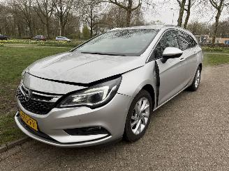 Schadeauto Opel Astra SPORTS TOURER+ 2019/1