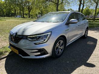 krockskadad bil auto Renault Mégane Estate 2022/1
