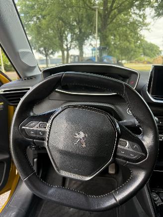 Peugeot 208  picture 17